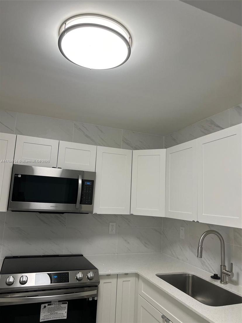 Picture of 1400 Saint Charles Pl # 207, Pembroke Pines FL 33026